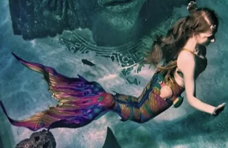 تعمل كحورية بحر لأجل الأطفال