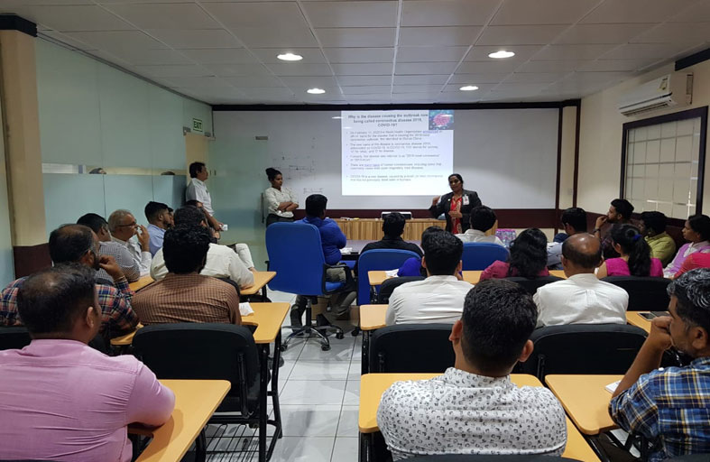 مستشفى رأس الخيمة يعزز مستويات التوعية حول الوقاية من فيروس كورونا