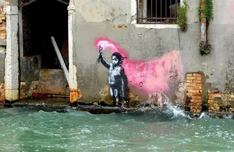 فنانون يعارضون إنقاذ جدارية بانكسي في البندقية