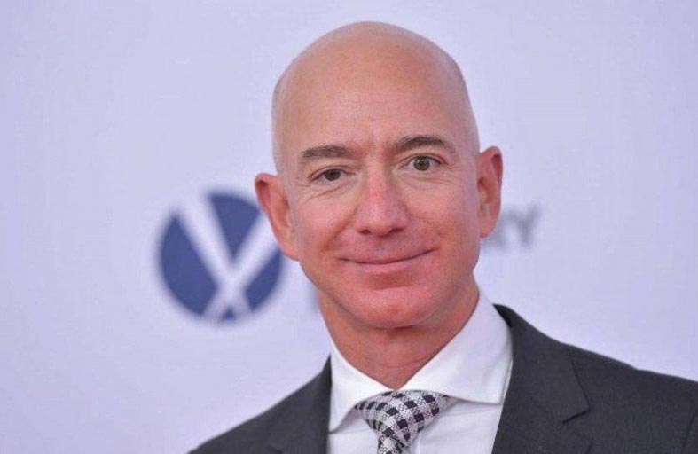 بعد استقالته من أمازون.. بيزوس ينطلق إلى الفضاء