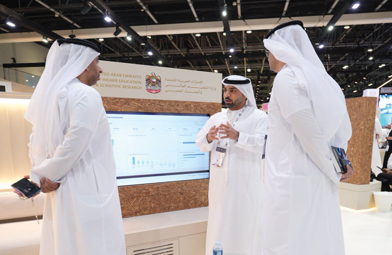 ريادة الوزارة في مجالات الابتكار التقني واستعراض آليات توظيف الذكاء الاصطناعي في تطوير الخدمات الذكية