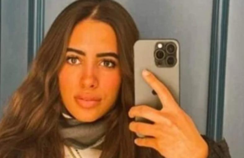 فتاة تقفز من سيارة بطريق السويس بالقاهرة