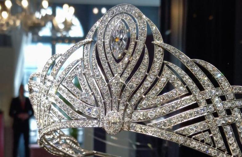 بيع تاج ألماس في مزاد جينيف 