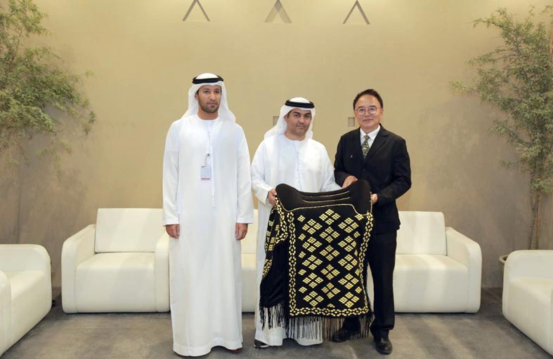 سروج صينية عمرها 400 عام في جناح جمعية الإمارات للخيول العربية بمعرض الصيد والفروسية