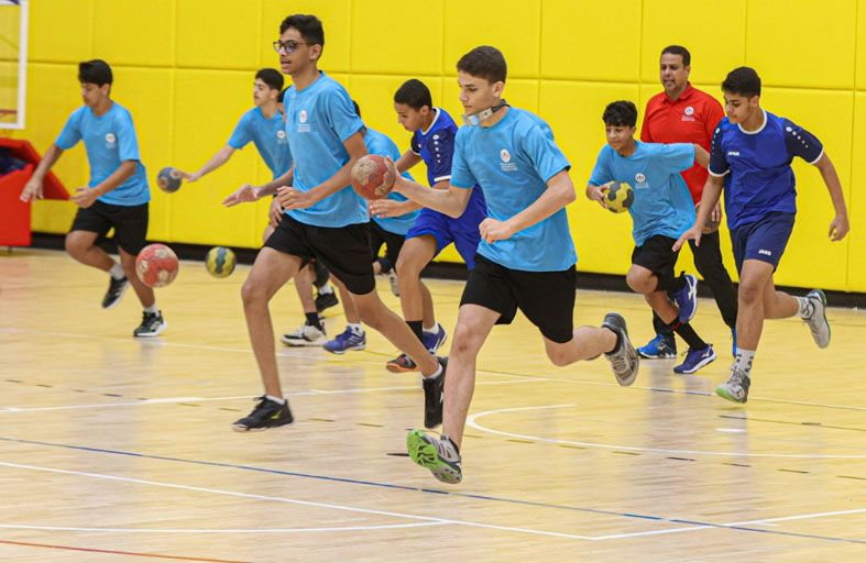 «150» لاعباً في النشاط الصيفي لكرة اليد بالشارقة