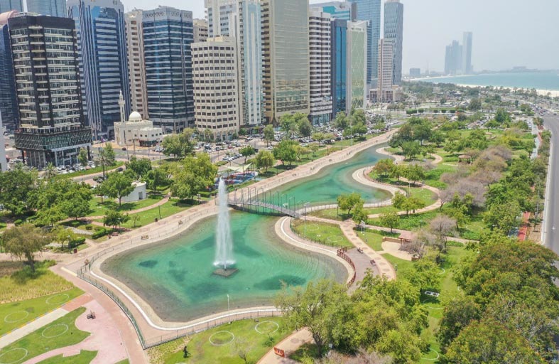 بلدية مدينة أبوظبي تنفذ حملة لفحص جودة مياه النوافير في أبوظبي