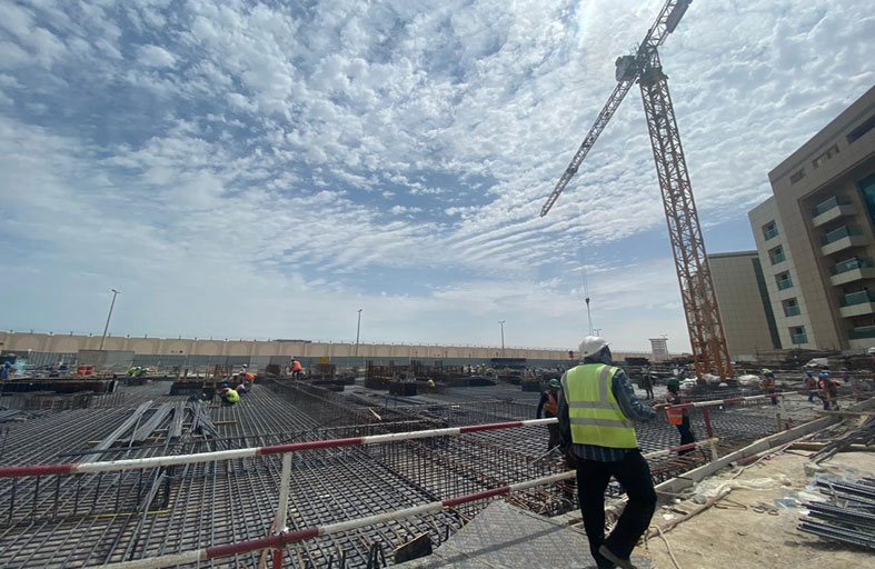 بلدية مدينة أبوظبي: التسجيل والعمل بنظام إمارة أبوظبي للسلامة والصحة المهنية في قطاع البناء والإنشاء إلزامي