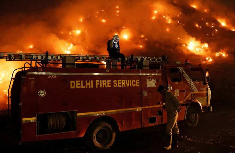 مقتل 11 في حريق بمصنع للطلاء 