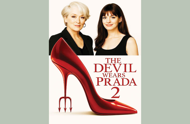  آن هاثاواي تواجه المصورين  في فيلم 