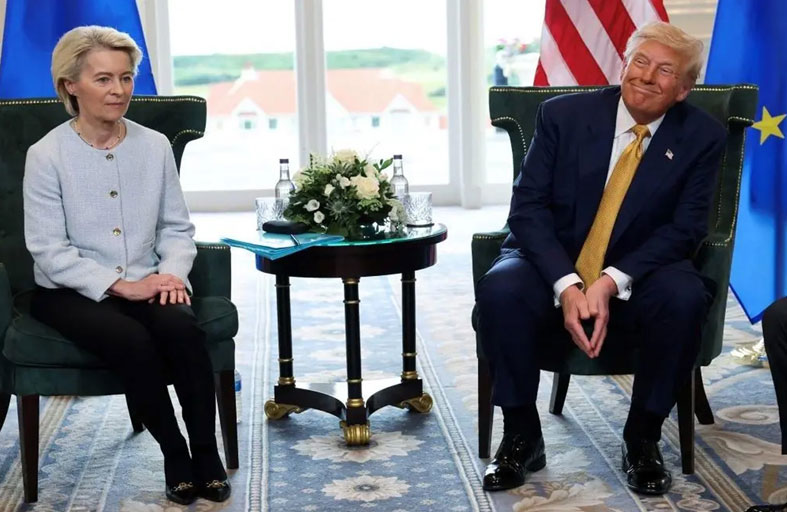 الاتحاد الأوروبي يُهدي انتصارا لترامب لِتَجَنُب صراع تجاري مفتوح !