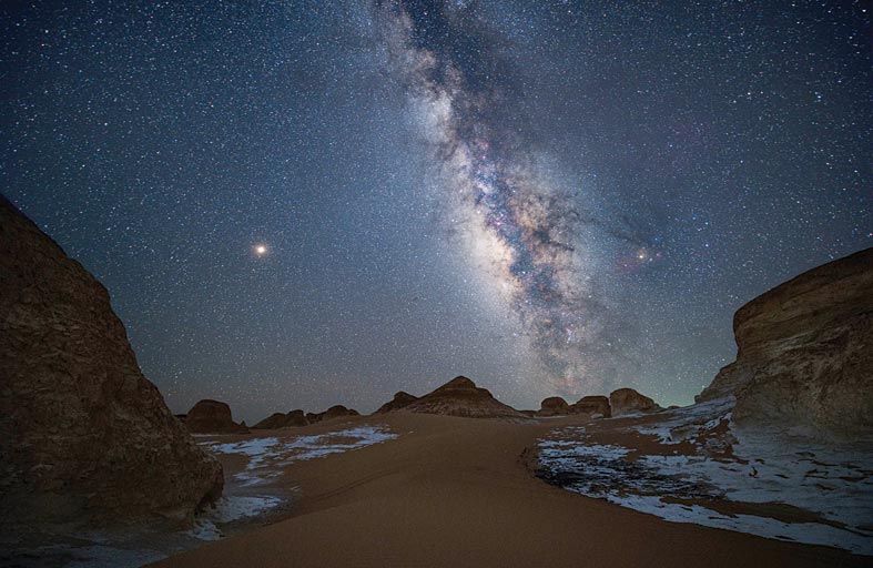 منارة السعديات تطلق معرض ِ«سماوات .. رحلة عبر الزمان والمكان»