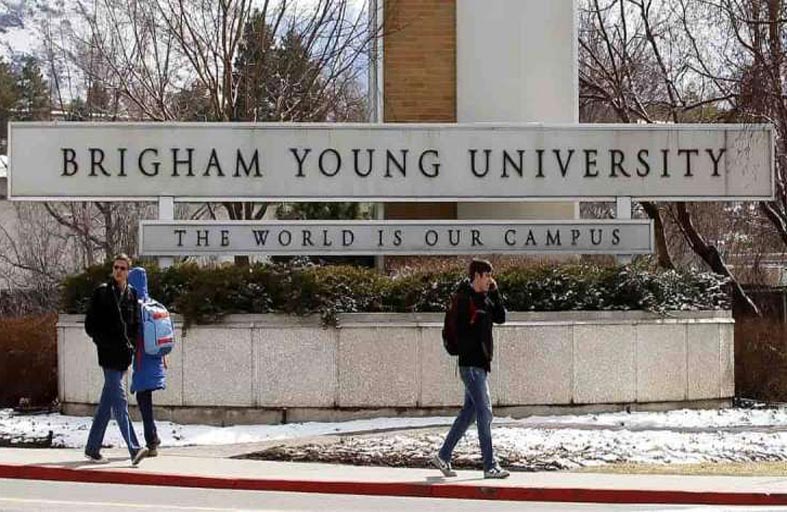 عريضة لإطلاق اللحى في جامعة