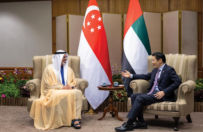 ولي عهد أبوظبي ورئيس وزراء سنغافورة يبحثان سبل تعزيز العلاقات بين البلدين 