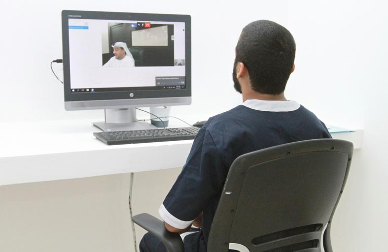 شرطة الفجيرة والنيابة تطبقان التحقيق عن بعد