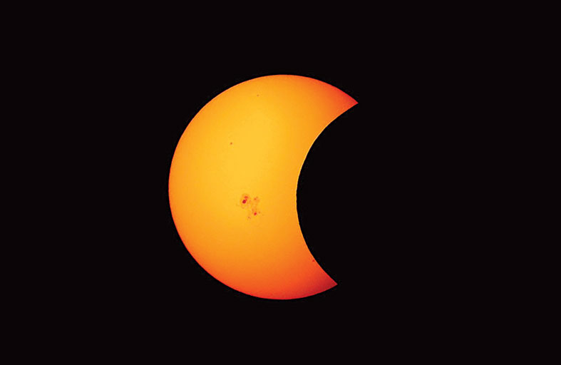 كسوف جزئي للشمس تشهده المنطقة العربية الثلاثاء المقبل