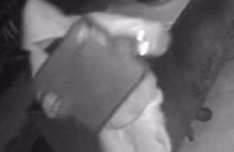 لص فشل في السرقة.. وضحيته قدَّم عرضاً  لا يصدق