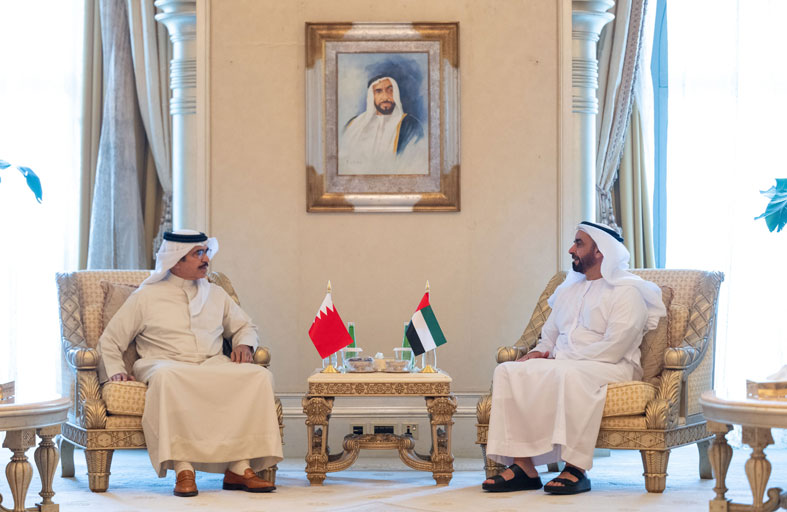 سيف بن زايد يلتقي عدداً من وزراء الداخلية على هامش اجتماع التحالف الأمني الدولي في أبوظبي