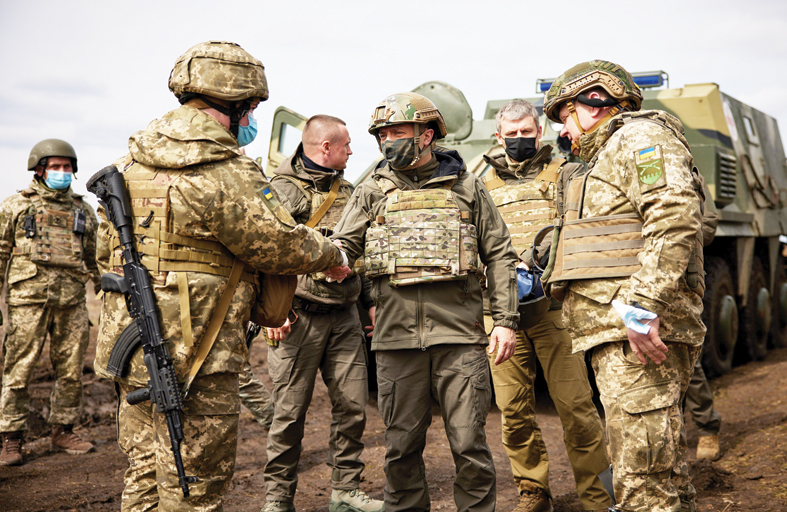 روسيا تحرك سفنا للبحر الأسود بالتزامن مع التوتر بأوكرانيا