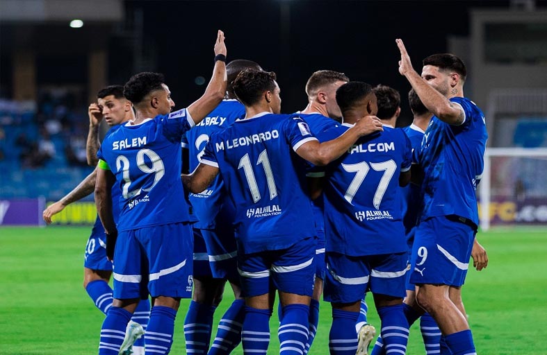 الهلال يتربّع على الصدارة  قبل دربي العاصمة