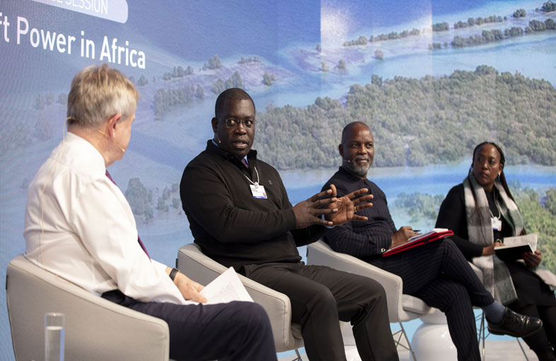 جناح الإمارات في دافوس يستضيف جلسة حول القوة الناعمة في أفريقيا