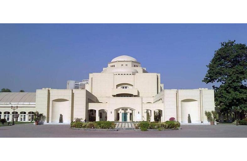 دار الأوبرا المصرية في عين العاصفة.. والسبب قطط ضالة