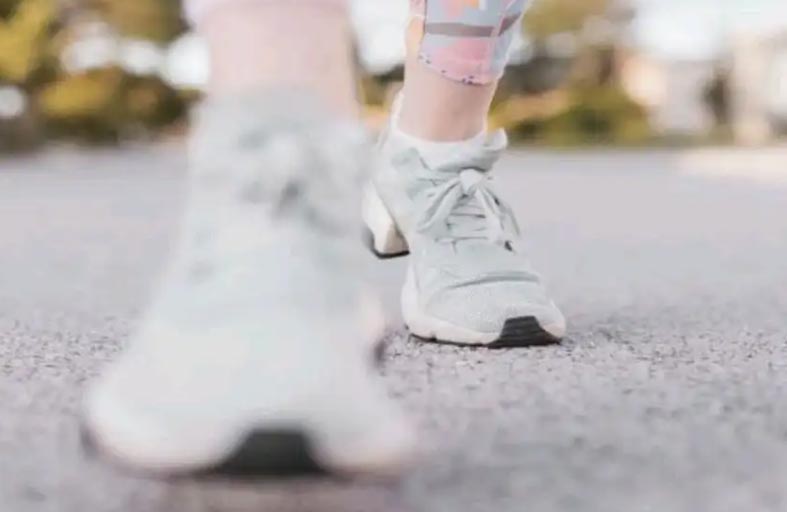 كل ألف خطوة مشي تقلل الخطر على القلب