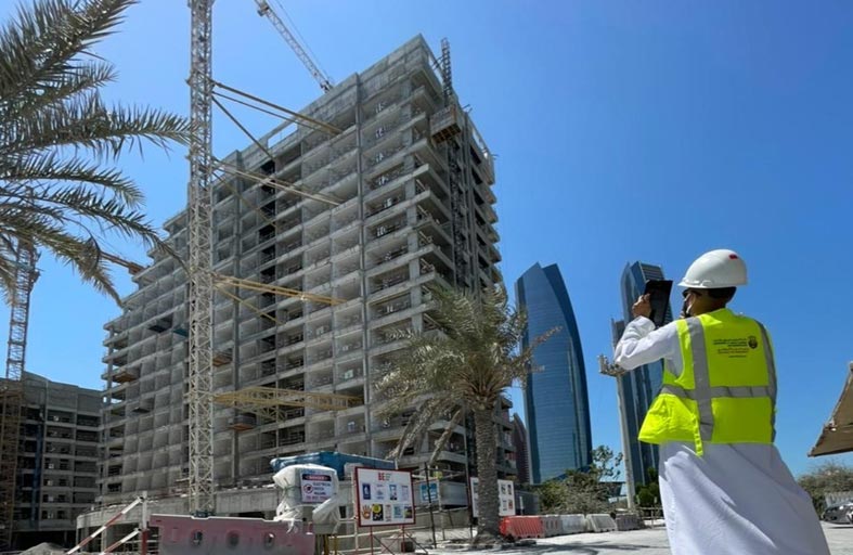 بلدية مدينة أبوظبي تنفذ حملة ميدانية على مواقع إنشائية للتأكد من معايير  الصحة والسلامة المهنية