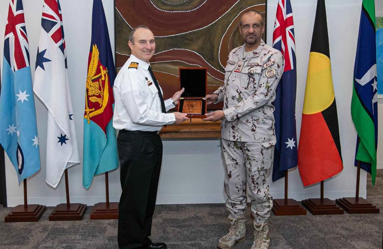 قائد العمليات المشتركة يزور وزارة الدفاع في استراليا