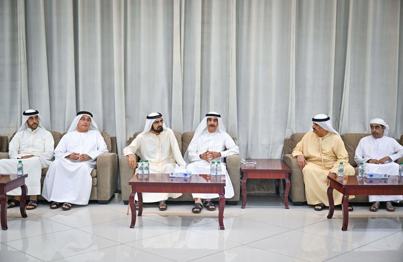 محمد بن راشد يعزي سعود المعلا في وفاة عبدالله بن أحمد المعلا