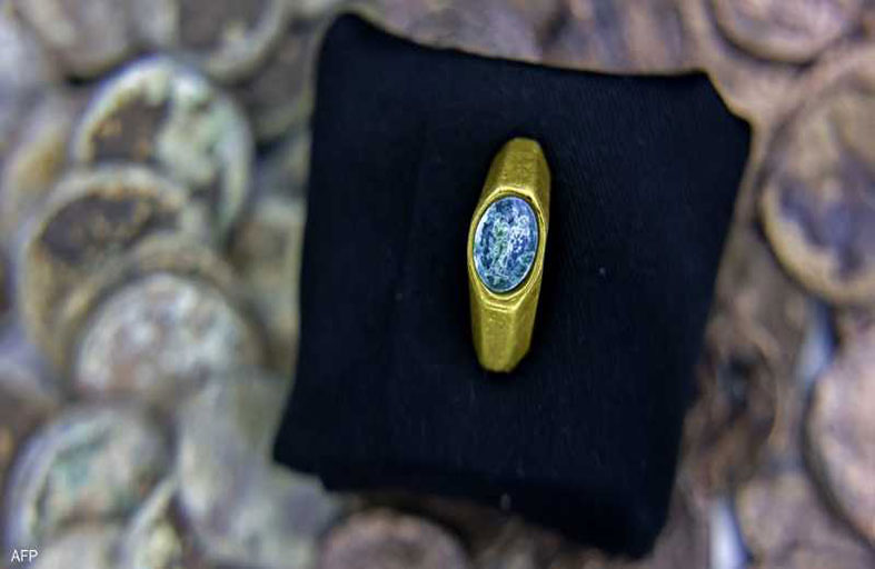 علماء يعثرون على كنوز في حطام سفينة قديمة