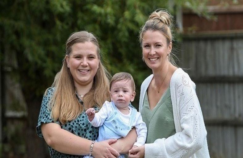 تتبرع بجزء من كبدها لإنقاذ ابن صديقتها