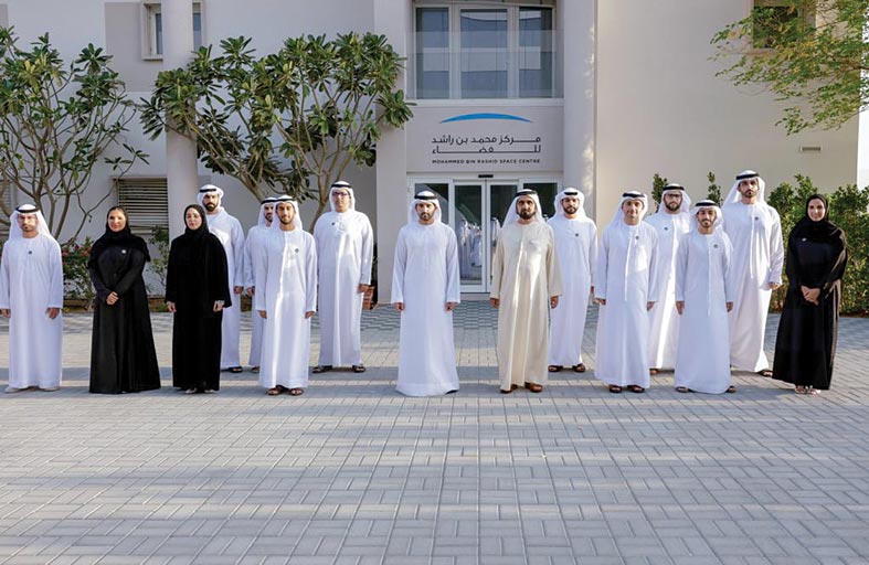محمد بن راشد: نجحنا في رفع سقف طموحاتنا وصنع  فريق من شبابنا وبناتنا قادرين على إدارة مشاريع الفضاء