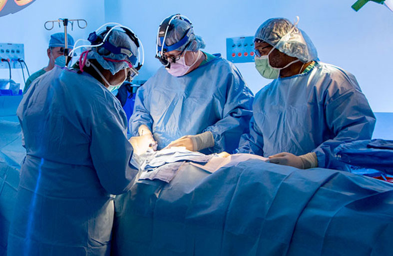 لسان بشعر وجنين داخل دماغ طفل