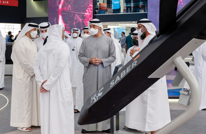 محمد بن زايد يزور معرض دبي للطيران 2021