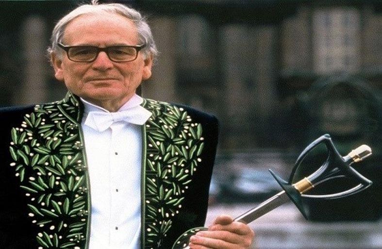 جنازة بسيطة لبيار كاردان في باريس