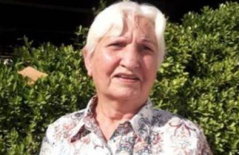 تحول منزلها إلى مكتبة عامة لتشجيع القراءة