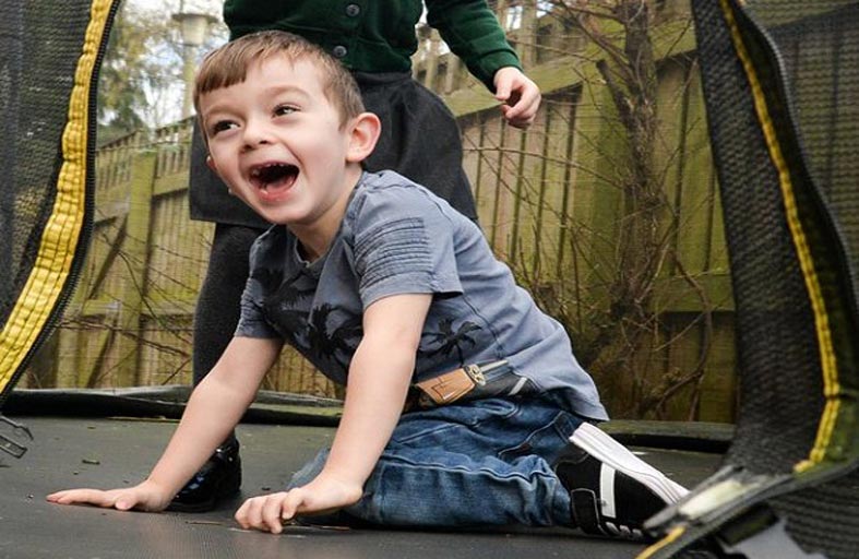 حالة نادرة تسبب له آلاماً مبرحة في البرد