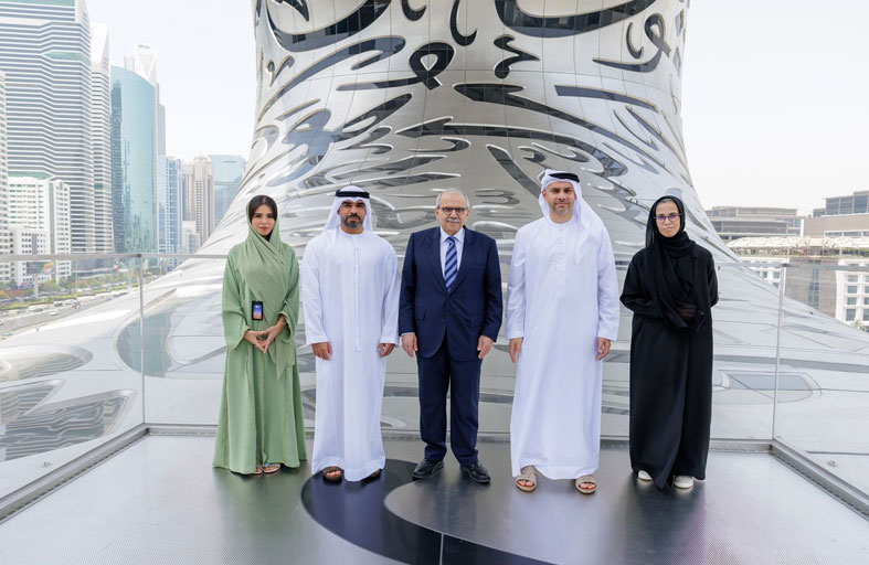 رئيس مجلس الوزراء اللبناني يزور متحف المستقبل في دبي