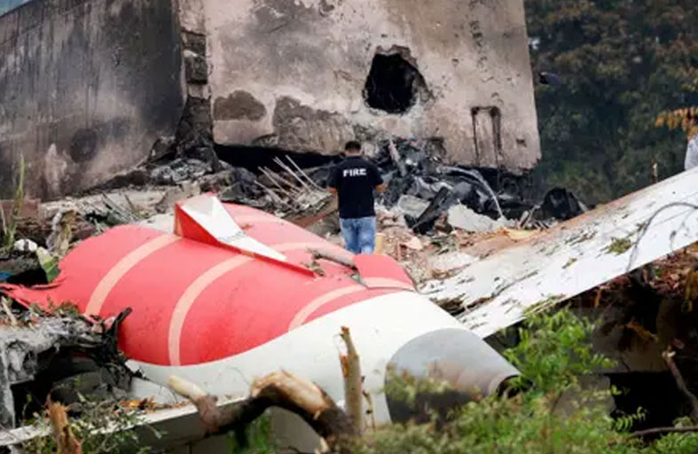 كارثة الطائرة الهندية.. صدمة لعائلات بريطانية بعد تسلم الجثث