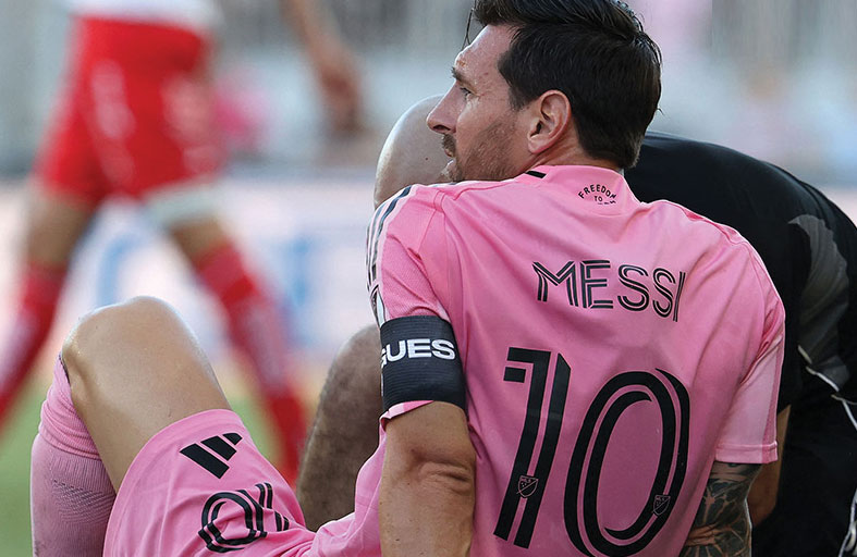 ميسي يغيب بسبب إصابة عضلية 