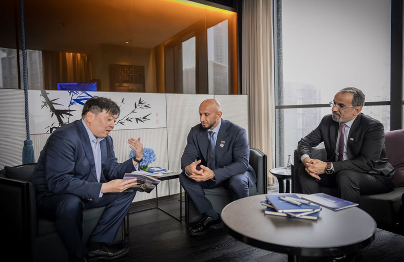 عبدالله آل حامد يلتقي عددا من قيادات الإعلام والتكنولوجيا في شنغهاي