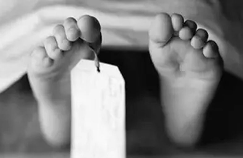 تقتل طفلها وتلقي بجثته في الشارع