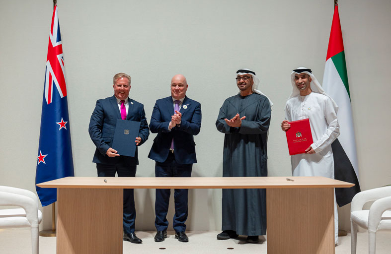 رئيس الدولة ورئيس الوزراء النيوزيلندي يشهدان مراسم توقيع اتفاقية الشراكة الاقتصادية الشاملة