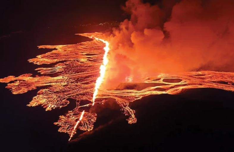 بركان أيسلندا يثور مجددا