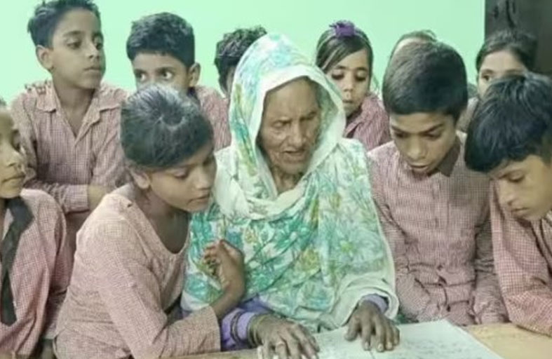 تتعلم القراءة والكتابة في سن 92 عاما 