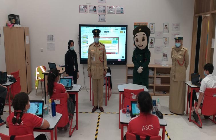 شرطة دبي تواصل جهودها التوعوية بالإجراءات الاحترازية لطلبة المدارس