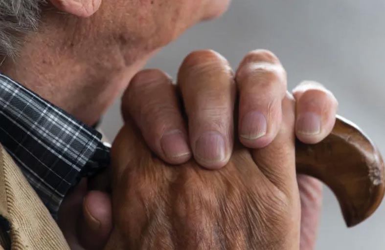 تظهر قبل سنوات من التشخيص.. 4 علامات خفية لمرض الزهايمر