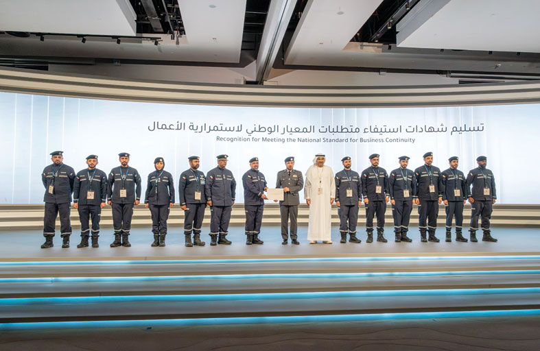 قائد عام شرطة أبوظبي يكرم خريجي الخدمة البديلة والجهات المتميزة في ملتقى مرونة 2026