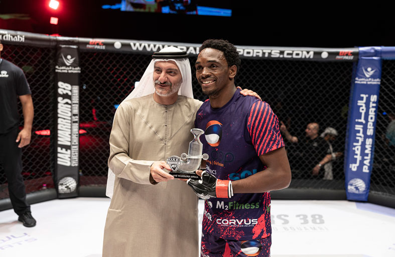 بطل العالم «إسلام ماخاشيف» يحضر المنافسات ويشيد بالبطولة  