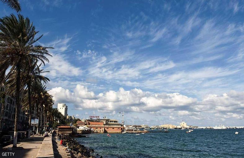 مصر تفتح مينائي الإسكندرية والدخيلة بعد تحسن الأحوال الجوية 